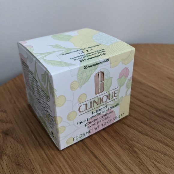NEW Clinique Blended Face Powder and Brush - 05 Transparency - Picture 1 of 2